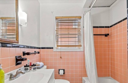 Inkster House | Cozy Three Bedroom Bungalow