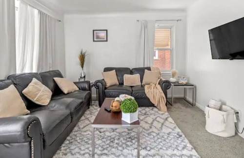 Inkster House | Cozy Three Bedroom Bungalow