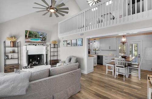 Olde Town House | Cozy three bedroom cottage near the May River with a pool and boat parking