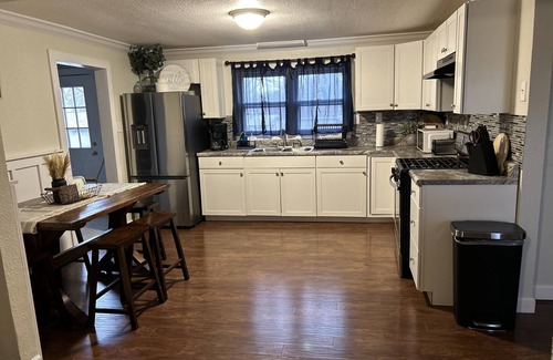 Farmington House | Cozy Three bedroom home in Central Farmington