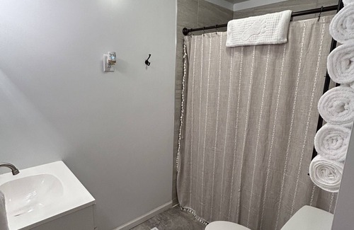 Farmington House | Cozy Three bedroom home in Central Farmington