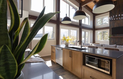 Revelstoke House | Cozy Timberframe Holiday Home