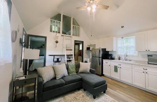 Greenwood Cabin | Cozy tiny cabin with sunrise view! Short drive to beaches and turf.