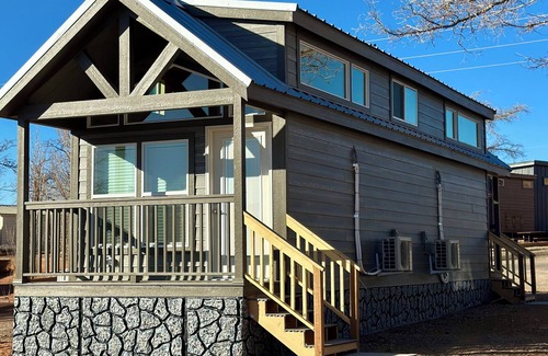 Page Cabin | Cozy Tiny Home King Room #16B