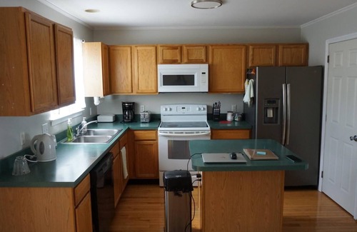 Newark House | Cozy Townhome conducive for long term stay.