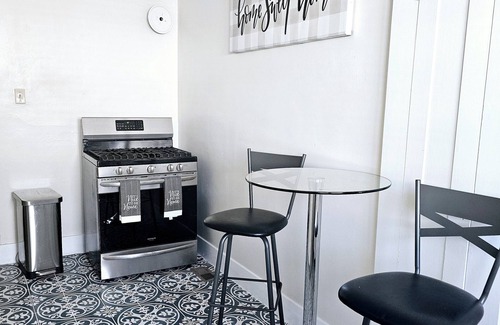Vallejo House | Cozy townhome in delightful Vallejo with WiFi access