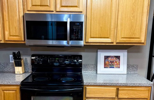 Springfield House | Cozy Townhome in Springfield