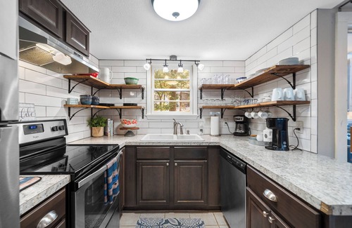 Hot Springs Village House | Cozy Townhome! Lake Access, Views & Huge Patio!