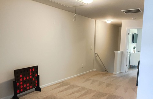 Anderson House | Cozy Townhome near Lake & Universities