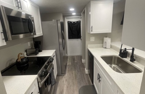 Bearss Plaza House | Cozy Townhome near USF & Busch Gardens