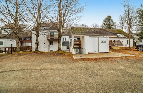 Warren Condo | Cozy townhome with on-site pools, hot tub, tennis, game room & gym