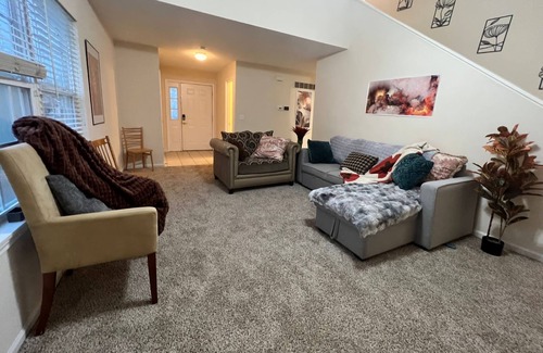 Lawrence House | Cozy townhouse in West Lawrence