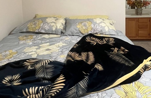 Lawrence House | Cozy townhouse in West Lawrence