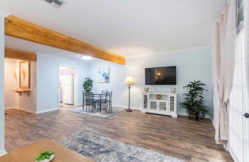 Lafayette House | Cozy townhouse minutes from Downtown Lafayette, LA
