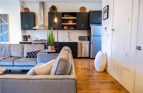 Tobin Hill House | Cozy Townhouse near The Pearl & Riverwalk