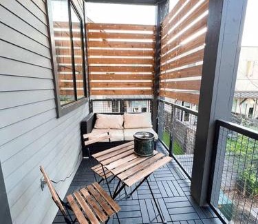 Tobin Hill House | Cozy Townhouse near The Pearl & Riverwalk