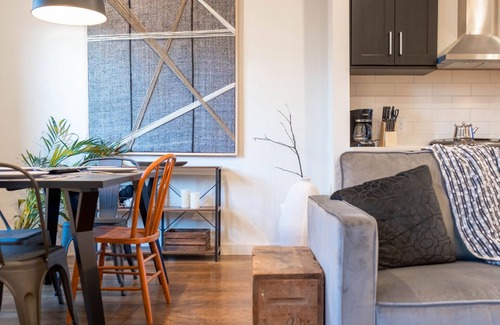 Tobin Hill House | Cozy Townhouse near The Pearl & Riverwalk
