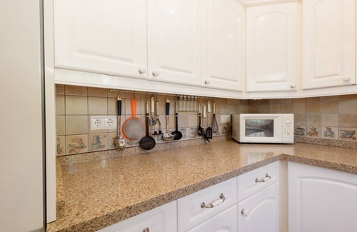 Urbanizacion Costabella House | Cozy Townhouse walking distance to the beach in Costabella, Marbella