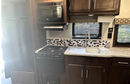 Victorville House | Cozy trailer in Apple Valley