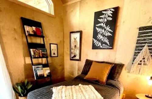 Hayward Cabin | Cozy Trailside Nordic Chic Nature Cottage
