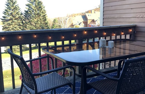 Bennington Condo | Cozy Trailside Retreat