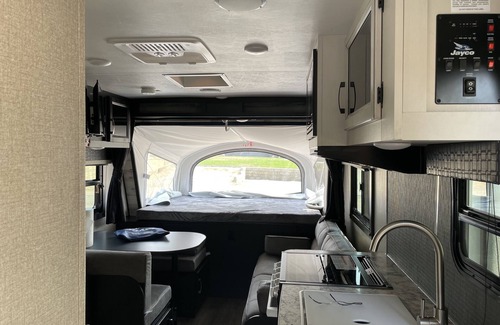 Golden Hills House | Cozy travel trailer! Pick up or drop off in Tehachapi