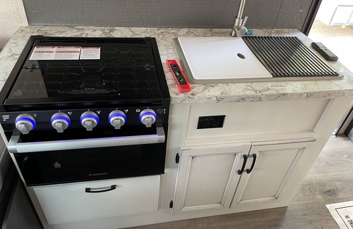 Golden Hills House | Cozy travel trailer! Pick up or drop off in Tehachapi