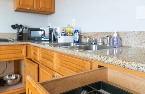 Covina House | Cozy Traveler’s Pad Pet-friendly: King Bed, Kitchenette, Laundry, Parking, and Designated Parking