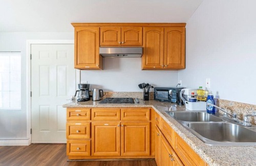 Covina House | Cozy Traveler’s Pad Pet-friendly: King Bed, Kitchenette, Laundry, Parking, and Designated Parking