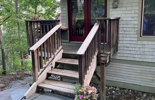 Malletts Bay Apartment | Cozy treehouse apartment with dock, kayaks, and great views