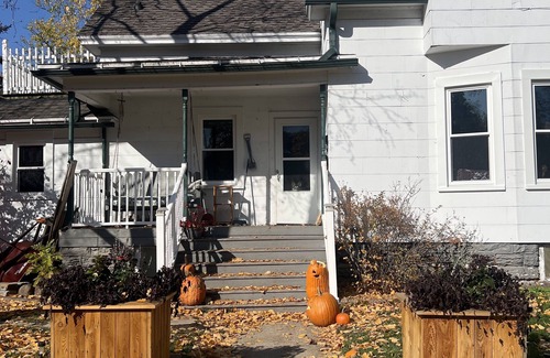 Green Bay House | Cozy Two bedroom centrally located near stadium
