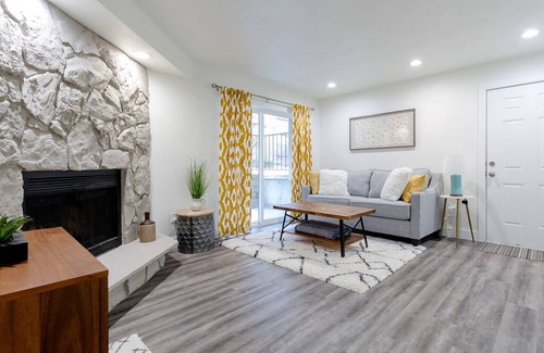 Aurora Condo | Cozy Two Bedroom Condo, Freshly Updated, TV Music in Every Room!