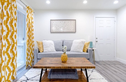 Aurora Condo | Cozy Two Bedroom Condo, Freshly Updated, TV Music in Every Room!