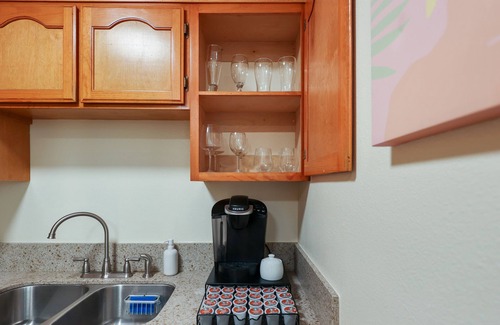 Artesia House | Cozy two bedroom/One Bath Casita near Disneyland
