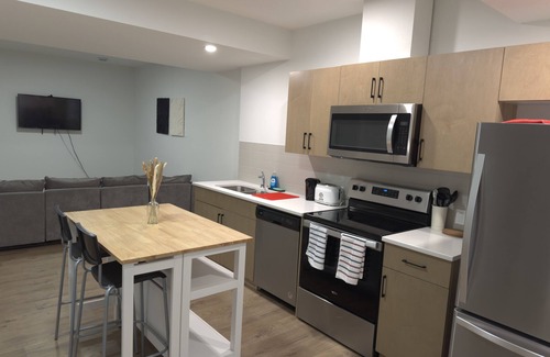 Southwest Calgary Apartment | Cozy two bedroom suite in South West Calgary
