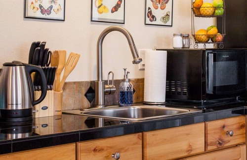 Bend House | Cozy Up at a Nature Inspired Boutique Studio in the Trees - River Nearby