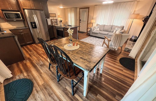 West Jefferson Cabin | Cozy Up in the Carolina Mtns–Your Perfect Winter Escape Awaits @ Shady Grove