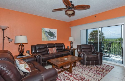 New Smyrna Beach Apartment | Cozy up in this gorgeous coastal themed 32 condo with views of the estuary OW10-303
