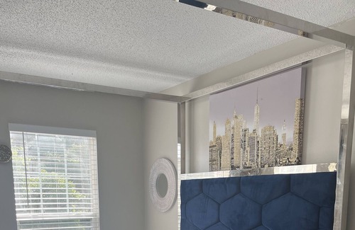 Columbia Apartment | Cozy up into Bold,Beautiful ,Blue stunning home!