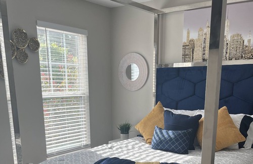 Columbia Apartment | Cozy up into Bold,Beautiful ,Blue stunning home!
