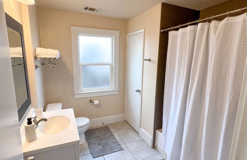Tower District House | Cozy Updated 1920 Bungalow- 10 min Walk to Tower District
