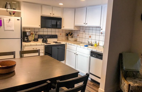 Mammoth Lakes Condo | Cozy updated Condo in a great location!
