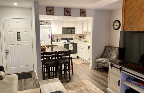 Mammoth Lakes Condo | Cozy updated Condo in a great location!