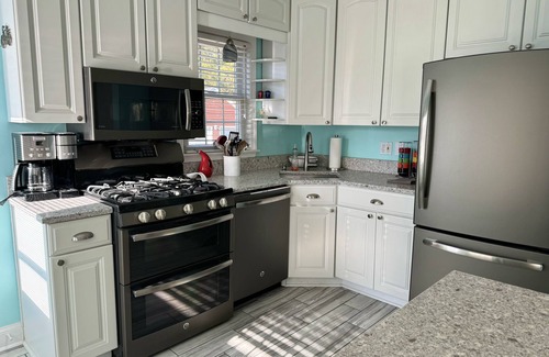 Audubon Park House | Cozy updated home with incredibly convenient location.