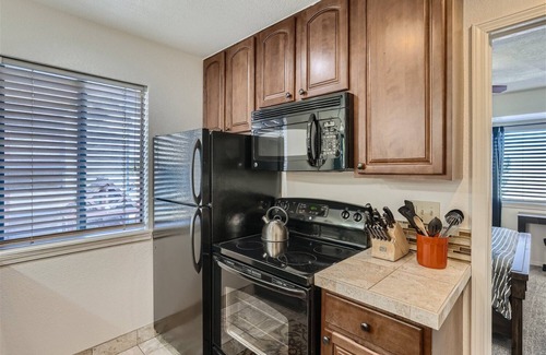 Englewood Condo | Cozy, Upgraded, 1 Bdrm condo in DTC