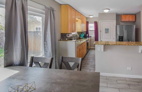 East Colfax Apartment | Cozy upper unit great for family visiting Zoo, medica campus, and downtown