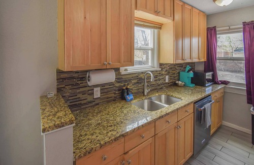 East Colfax Apartment | Cozy upper unit great for family visiting Zoo, medica campus, and downtown