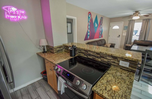 East Colfax Apartment | Cozy upper unit great for family visiting Zoo, medica campus, and downtown