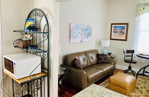 Cannonborough Elliotborough House | Cozy Upstairs Unit in Historic Charleston