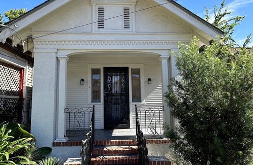 East Carrollton House | Cozy uptown house